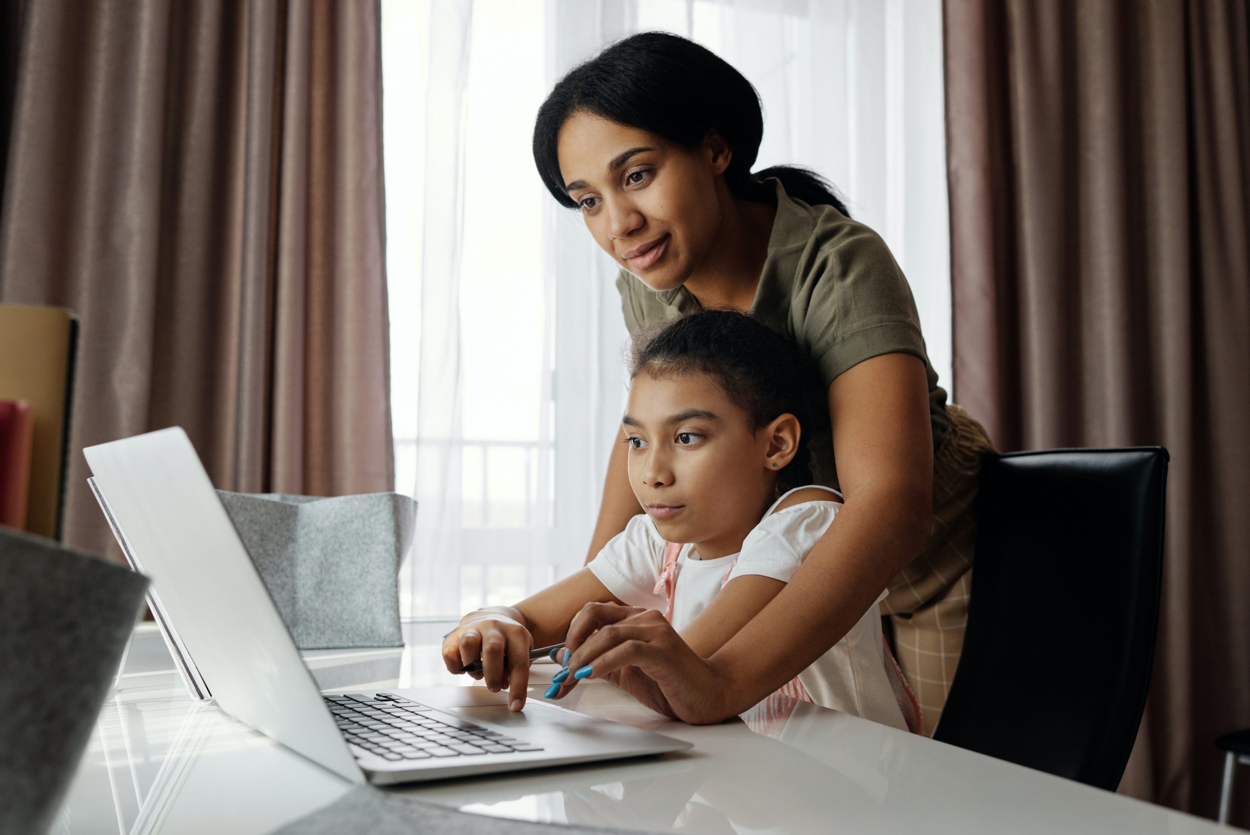 How to Help Kids Take Their First Steps into Ecommerce