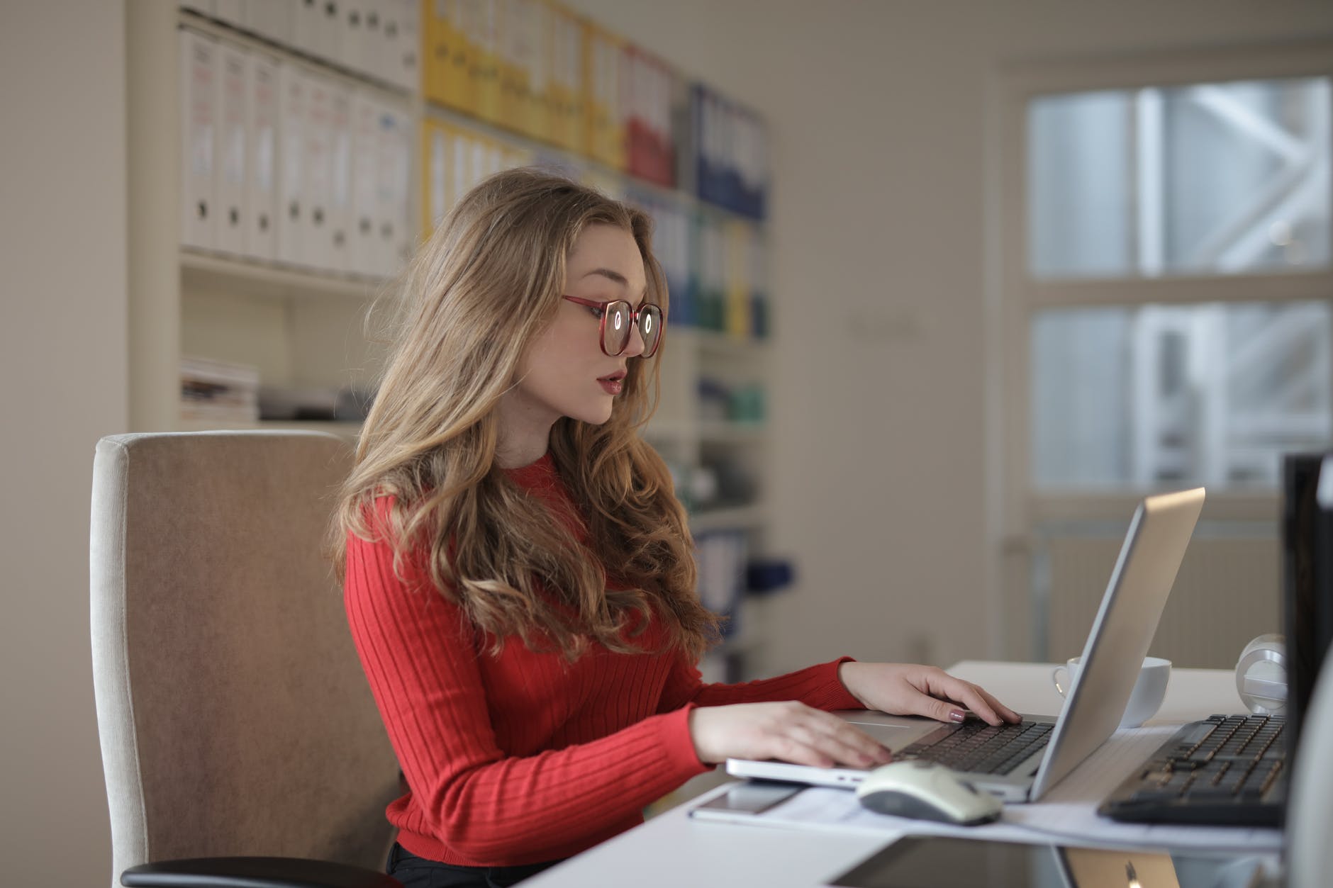 How To Pay Employees In A Small Business With 8 Steps